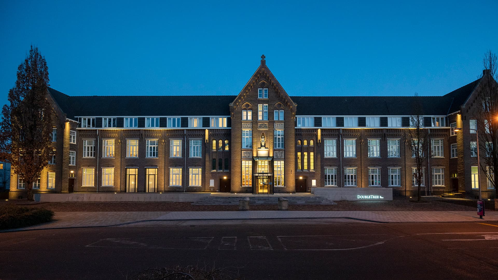 DoubleTree by Hilton - Image 1